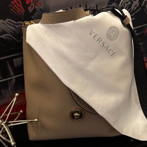 NWT- 2024 Versace La Medusa Tote/Crossbody w/Pouch in “Beige”